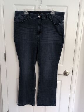Lee Regular Fit Mid Rise Bootcut Jeans - 18